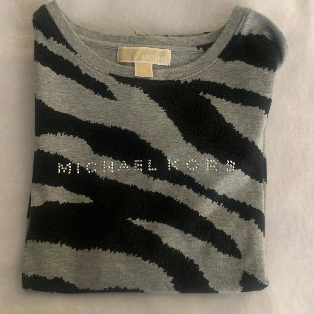 Michael Kors Black and Grey Zebra Studded Logo Short Sleeve T Shirt XL - Picture 4 of 14